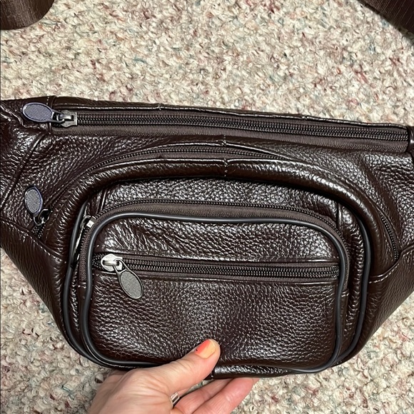 Vintage 90s Brown Leather Men's Fanny pack/Crossbody Bag - Picture 2 of 8